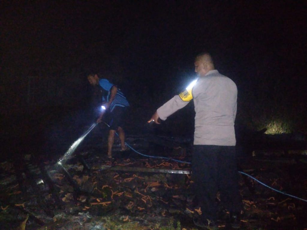 Polsek Samarang Mendatangi TKP Kebakaran Rumah
