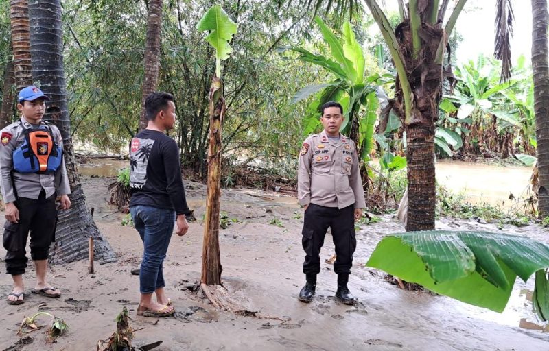 Polsek Cibalong Evakusi Warga