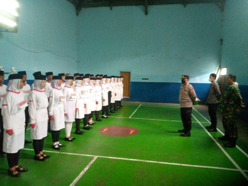 Polsek cisompet Latih Paskibra