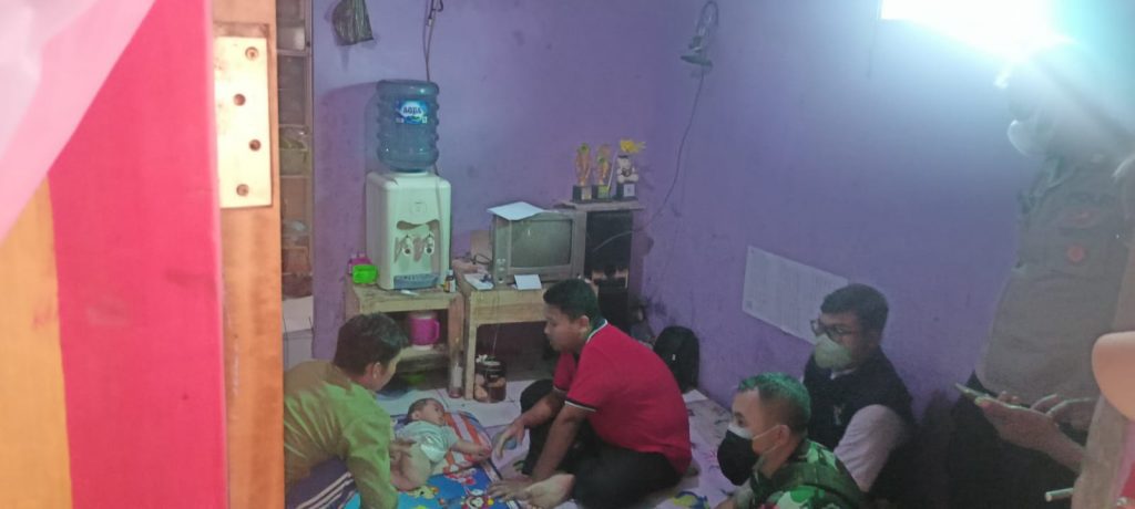 Polsek Karangpawitan Dampingi Mensos