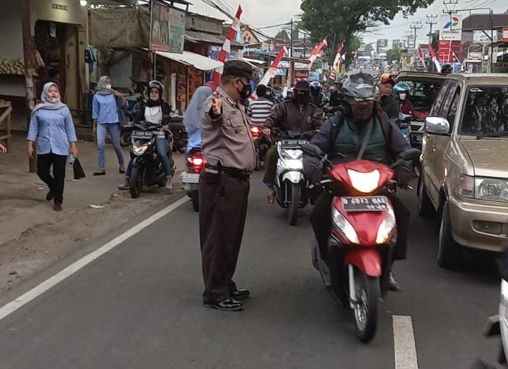 Polsek Karangpawitan Polres Garut Giat Kamseltibcarlantas Jam Rawan Pagi