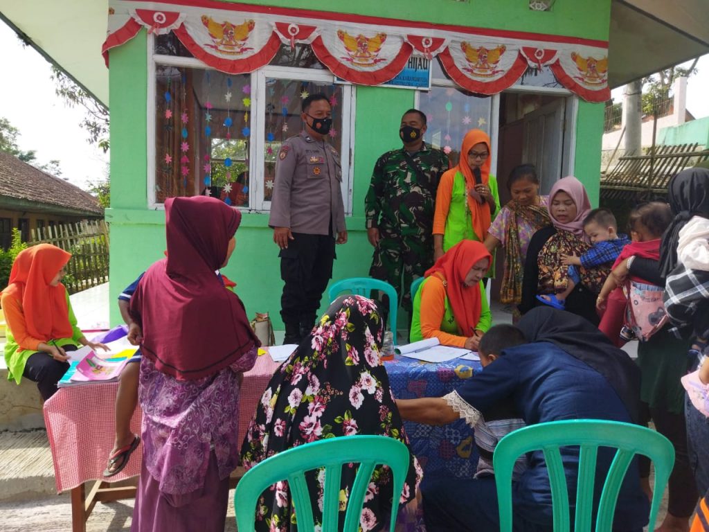 Polsek Kadungora Polres Garut Giat Monitoring BIAN di Desa Karangmulya
