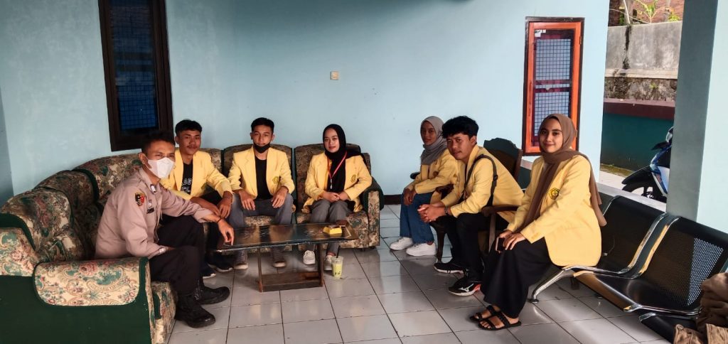 Bhabinkamtibmas Polsek Karangpawitan Desa Godog Monitoring KKN STIE Yasa Anggana Garut