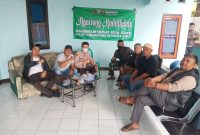 Bhabinkamtibmas Desa Godog, Bripka Asep Suryana laksanakan tatap muka bersama warga