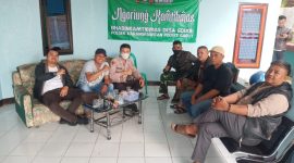 Bhabinkamtibmas Desa Godog, Bripka Asep Suryana laksanakan tatap muka bersama warga