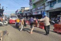 Antisipasi Kemacetan Polsek Karangpawitan Polres Garut Giat Gatur Sore Depan PT. Daux Cosmetic