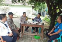 Polisi Caket Polsek Cikampek Polres Karawang Bersama Desa Binaan