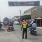 Ciptakan Kenyamanan Warga Jajaran Polsek Cisurupan Polres Garut Atur Lalin di SP3
