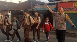 Cegah Laka Lantas Polsek Bayongbong Polres Garut Laksanakan Rawan Pagi di SMPN 1 Bayongbong