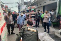 Lagi Mengayuh Becak Tiba-tiba Meninggal Polsek Garut Kota Polres Garut Evakuasi Korban