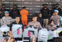 Kapolres Karawang Gelar Konferensi Pers Perampokan Di Minimarket Jatisari