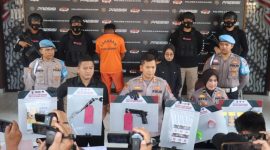 Kapolres Karawang Gelar Konferensi Pers Perampokan Di Minimarket Jatisari
