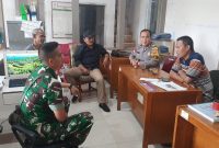 Sinergitas TNI Polri Polsek Banyuresmi Polres Garut Sambang Warga 