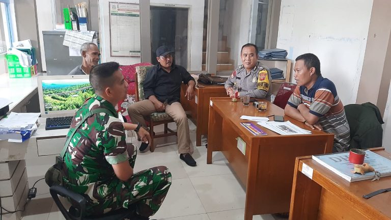 Sinergitas TNI Polri Polsek Banyuresmi Polres Garut Sambang Warga 