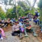 Sinergitas TNI Polri Polsek Talegong Polres Garut Kerja Bakti Cor Jalan