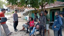 Bhabinkamtibmas Polsek Pameungpeuk Polres Garut Sambang RW 