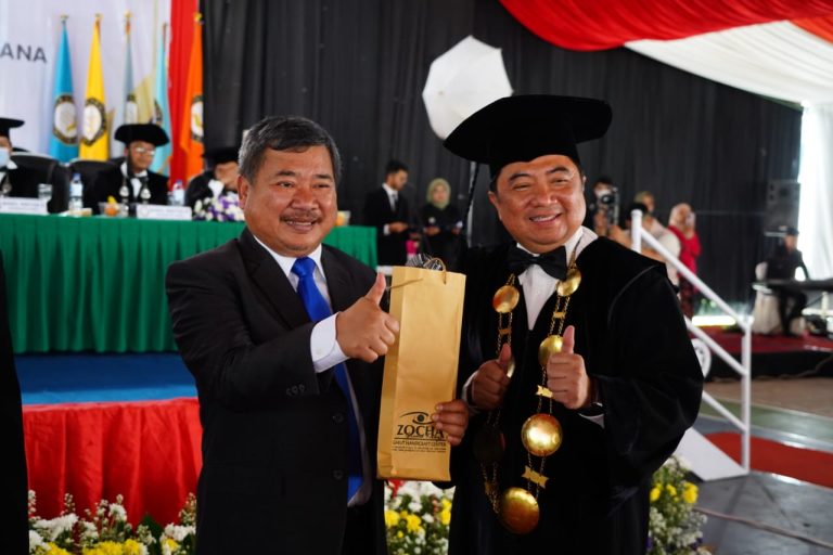 Bupati Garut Berpesan Agar Wisudawan Kuasai Bahasa hingga Keahlian Khusus
