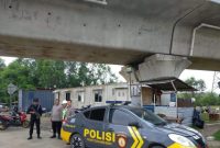 Polsek Telukjambe Polres Karawang Ingatkan Masyarakat untuk Tidak Menyentuh Pagar Pembatas Commisioning
