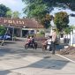 Laksanakan Giat Strong Point Personil Polsek Leuwigoong Polres Garut Bripka Riki Wujudkan Tertib Lalu Lintas