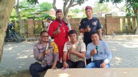 Bhabinkamtibmas Polsek Batujaya Polres Karawang Sambang Warga Desa Baturaden