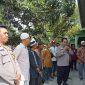 Patroli Polsek Batujaya Polres Karawang Kawal Pemberangkatan Jamaah Haji di Desa Karyabakti