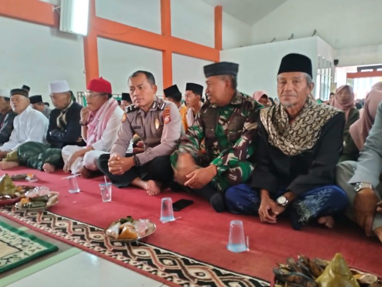 Polsek Tarogong Kaler Polres Garut Hadiri Pengajian Rutin MUI