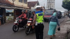 Polsek Samarang Polres Garut Gatur Pagi Antisipasi Kemacetan 