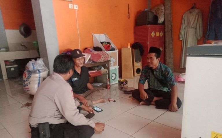 Upaya Polisi Caket Polsek Pangkalan Polres Garut Kenalkan Stiker Lapor Pak Kapolres