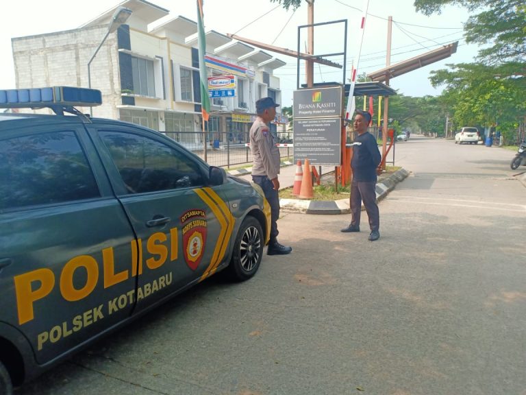 Patroli Polsek Kotabaru Polres Karawang Rutin Kunjungi Warga Perum Buana