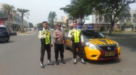 Patroli 3202 C Polsek Telukjambe Timur Polres Karawang Tinjau Kamtibmas di Grand Taruma