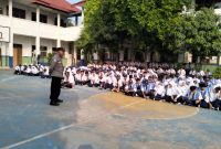 Antisipasi Tawuran Antar Pelajar Polsek Klari Polres Karawang Berikan Binluh Kepada Siswa SMP N 4 Klari 