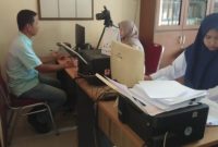 Anggota Unit Intelkam Polsek Klari Berikan Pelayanan Prima Ke Masyarakat Yang Membuat SKCK