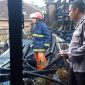Polsek Bayongbong Polres Garut Cek TKP Kebakaran Kandang Sapi