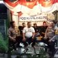 Cara Ngawangkong Bhabinkamtibmas Polsek Batujaya Polres Karawang Saat di Poskamling 