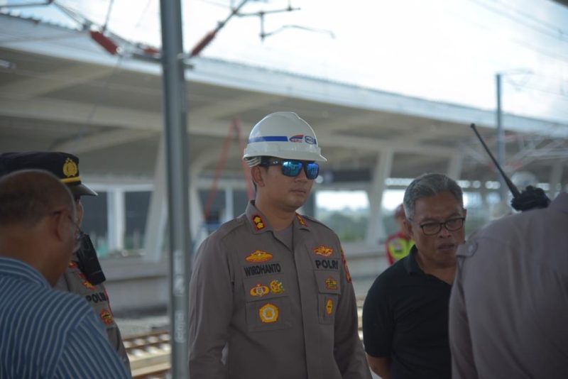 Kapolres Karawang Mengecek Stasiun KCJB Optimalkan Pengamanan Selanjutnya