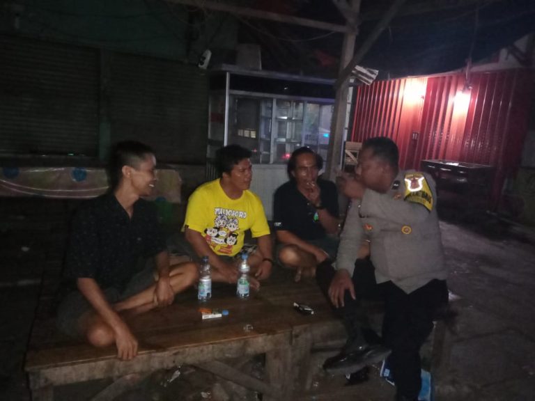 Antisipasi C3 Bhabinkamtibmas Desa Cariumulya Ngawangkong di Pos Ronda