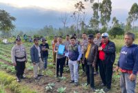 Bag Ren Polres Garut dengan BPN Kabupaten Garut Lakukan Pengukuran Tanah 