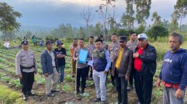 Bag Ren Polres Garut dengan BPN Kabupaten Garut Lakukan Pengukuran Tanah 