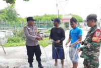 Bhabinkamtibmas Polsek Cibuaya Polres Karawang Bersnergitas Dengan Babinsa Melaksanakan Patroli Dialogis