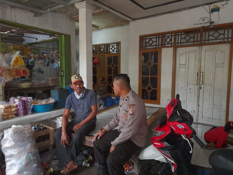 Bhabinkamtibmas Polsek Cibuaya Polres Karawang Rutin Laksanakan Sambang Warga