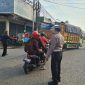 Kanit Lantas Polsek Karawang Kota Laksanakan Gatur Arulin di Pasar Beras Johar Karawang 