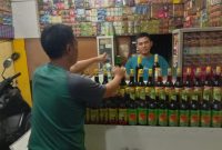 Reskrim Laksanakan KRYD Ops Miras di Toko Jamu Wilayah Polsek Karawang Kota 