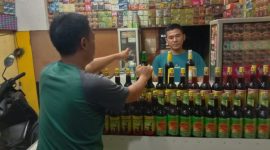 Reskrim Laksanakan KRYD Ops Miras di Toko Jamu Wilayah Polsek Karawang Kota 