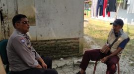 Bhabinkamtibmas Polsek Karawang kota Sambang dan Sapa Warga Kampung Kosambijaya 