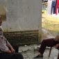 Bhabinkamtibmas Polsek Karawang kota Sambang dan Sapa Warga Kampung Kosambijaya 