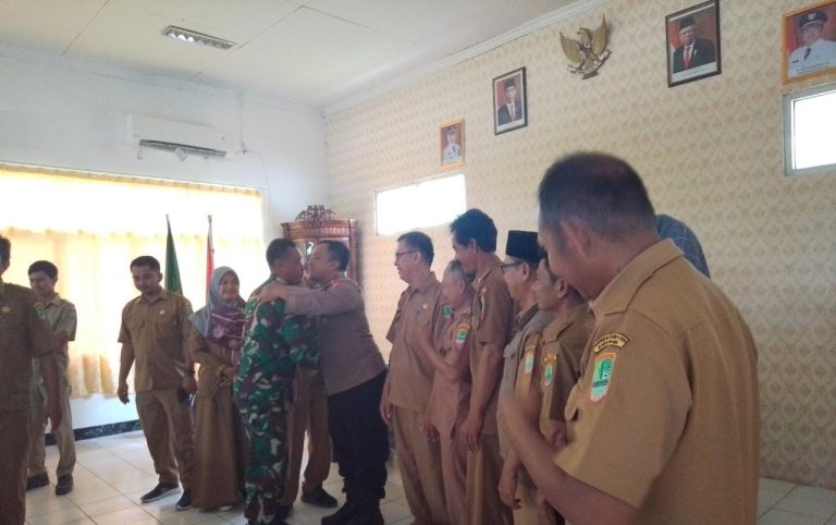 Polsek Tirtajaya Polres Karawang Hadiri Rapat Minggon Rapat Minggon Tingkat Kecamatan
