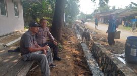 Giat Bhabinkamtibmas Polsek Tempuran Polres Karawang Sambangi Kepala Desa Cikuntul