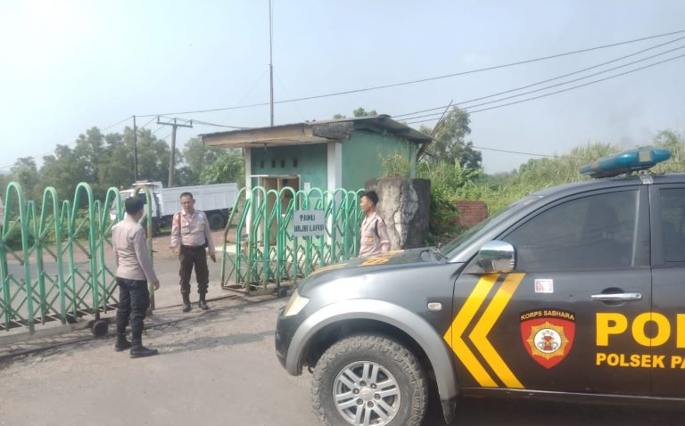 Polsek Pangkalan Polres Karawang Pantau Pertigaan Batakuoshin Saat Patroli Prekat