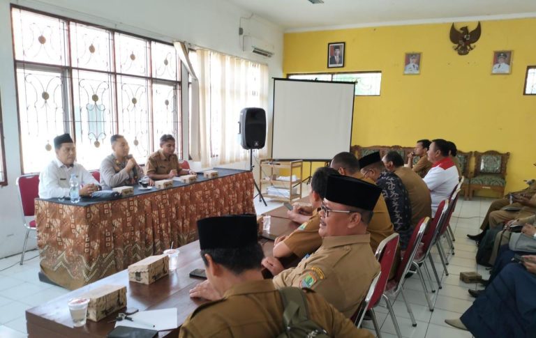 Rapat Minggon Kecamatan dan Sosialisasi PPDB Online Dihadiri Kapolsek Rawamerta Polres Karawang