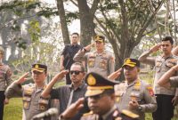 Kapolres Karawang Hadiri Upacara Pemakaman Kombes Pol. Indra Darmawan Irianto